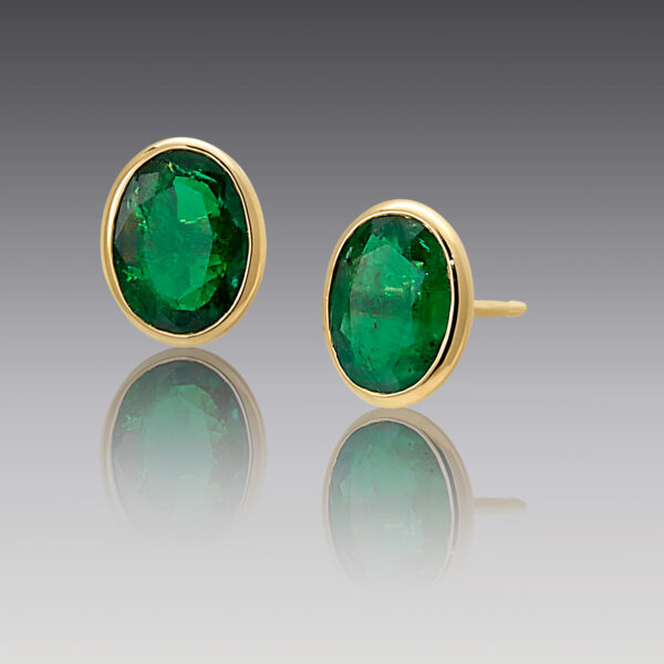 18kt Yellow Gold Oval Emerald Stud Earrings
